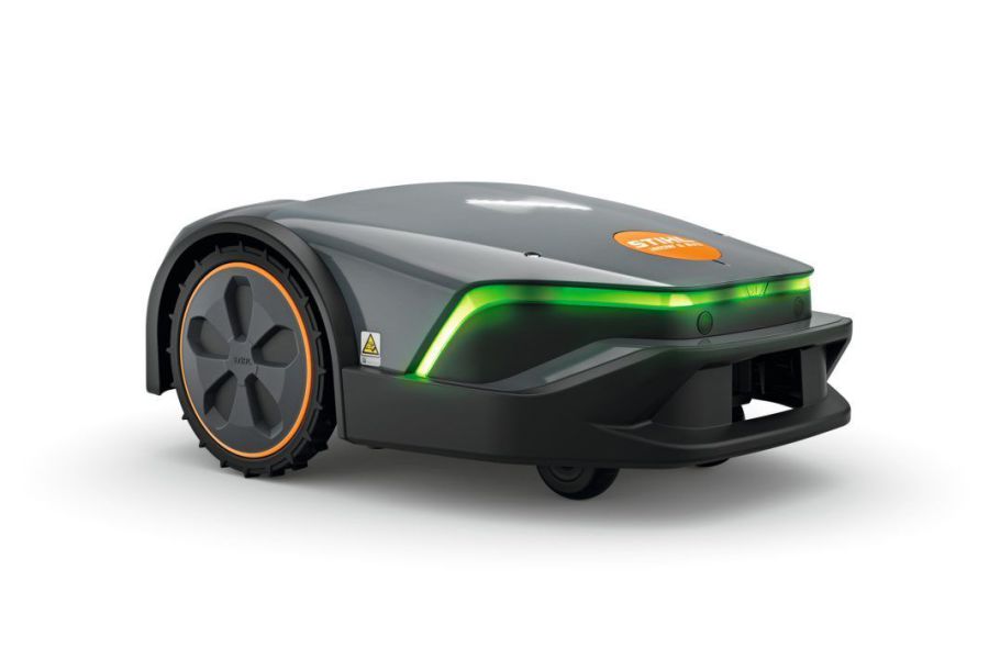STIHL iMOW Mähroboter auf dem Rasen